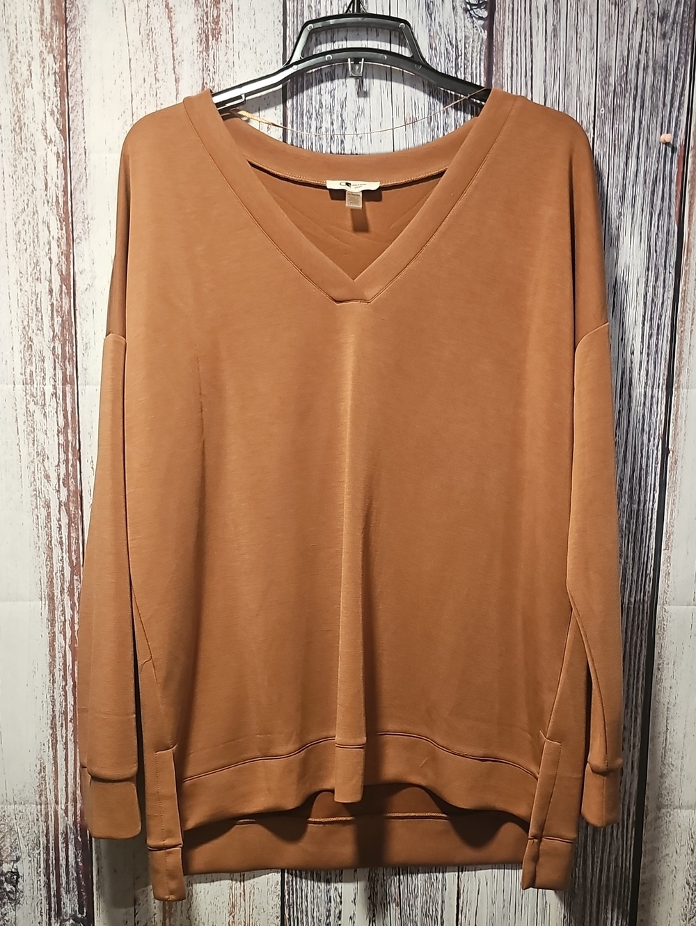 Cable & Gauge V-Neck Pullover Sweatshirt in Rust